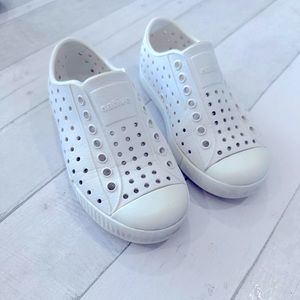 Native Jefferson Child Shoes:  Size 10; White